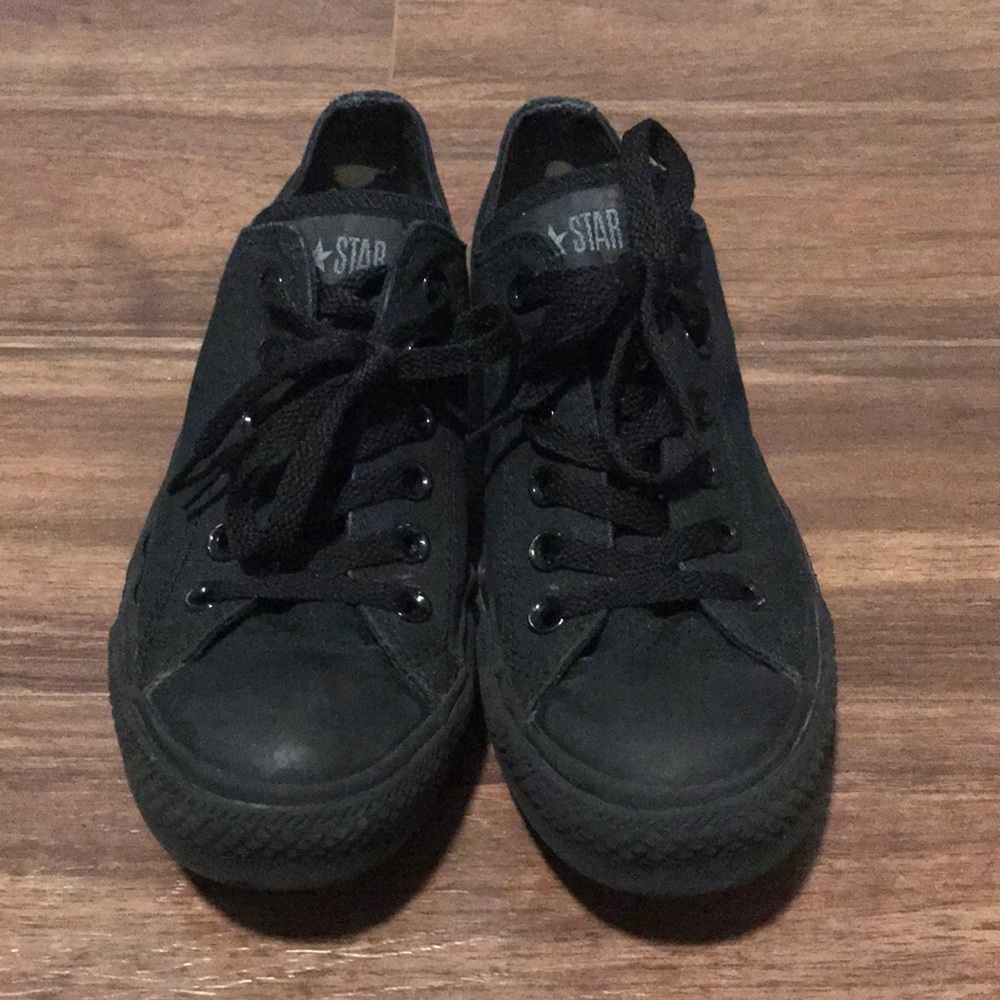 Converse women’s size 7-black- used